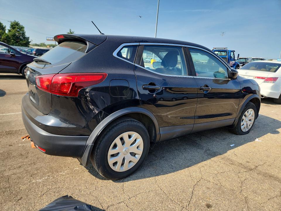 67189256 :رقم المزاد ، JN1BJ1CP7JW108296 vin ، 2018 Nissan Rogue Sport مزاد بيع