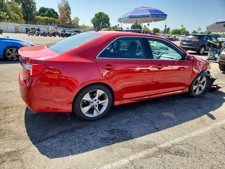 70096356 :رقم المزاد ، 4T1BF1FK7CU624831 vin ، 2012 Toyota Camry مزاد بيع