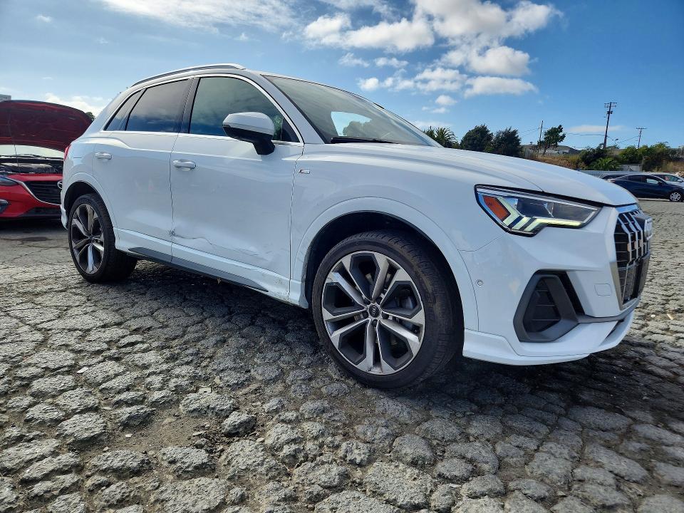2020 Audi Q3 მანქანა იყიდება აუქციონზე, vin: WA1FECF3XL1024071, აუქციონის ნომერი: 69158676