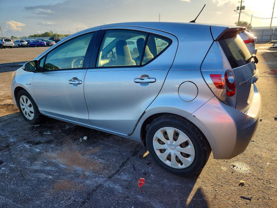 Продажа на аукционе авто 2012 Toyota Prius C, vin: JTDKDTB33C1010784, номер лота: 69842046