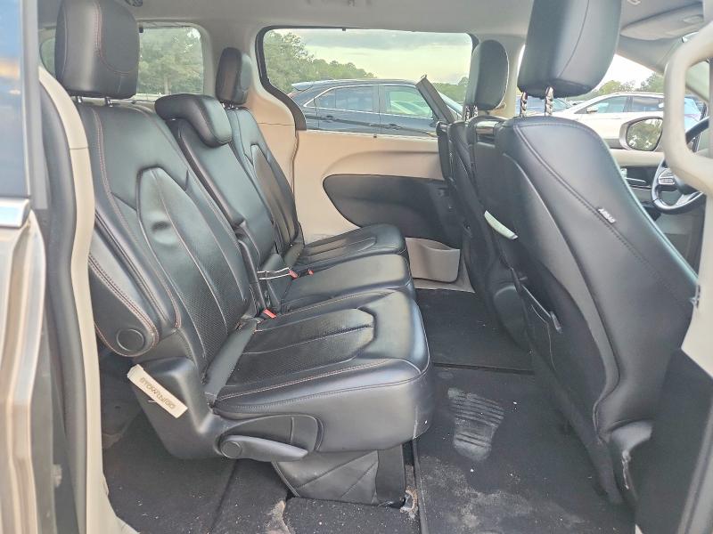 68677976 :رقم المزاد ، 2C4RC1EG9JR116850 vin ، 2018 Chrysler Pacifica مزاد بيع