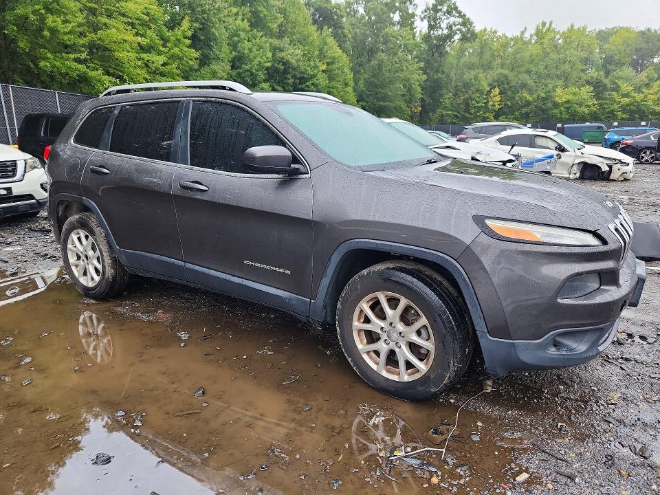 70039726 :رقم المزاد ، 1C4PJMCS2EW147201 vin ، 2014 Jeep Cherokee مزاد بيع