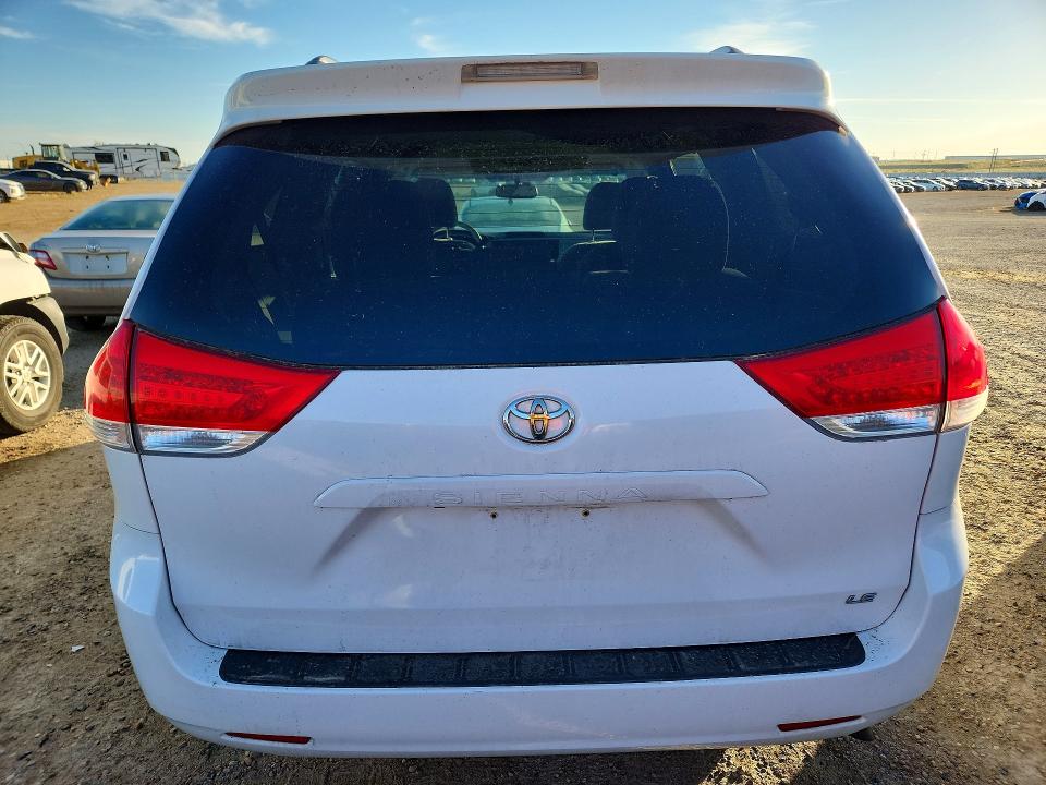 Продажа на аукционе авто 2013 Toyota Sienna, vin: 5TDKK3DC7DS317673, номер лота: 66832666