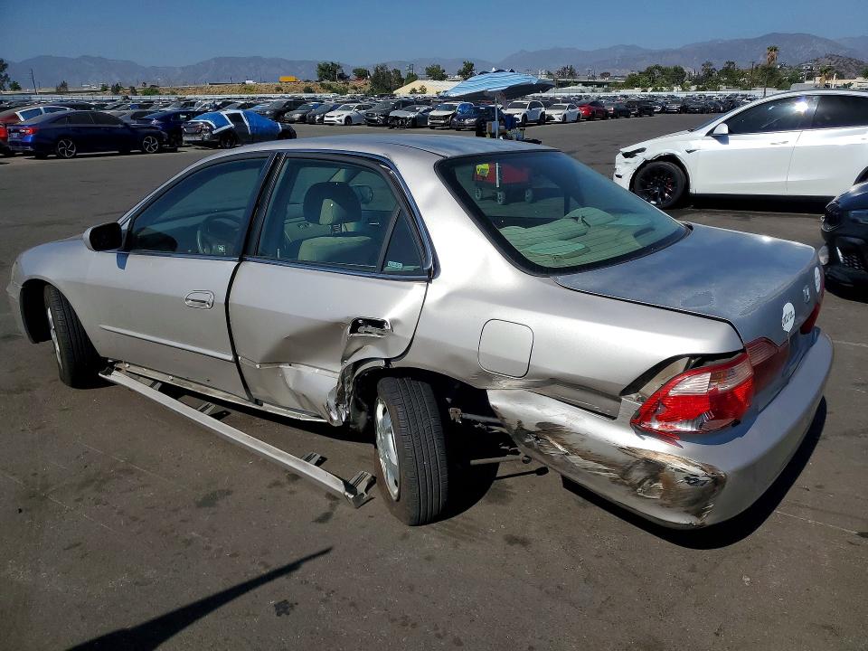 1998 Honda Accord მანქანა იყიდება აუქციონზე, vin: 1HGCG6679WA158017, აუქციონის ნომერი: 69462256