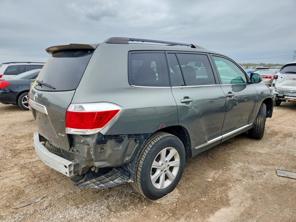 Продажа на аукционе авто 2011 Toyota Highlander, vin: 5TDBK3EH4BS057112, номер лота: 69261296