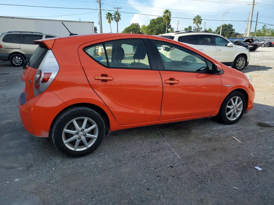 2013 Toyota Prius C მანქანა იყიდება აუქციონზე, vin: JTDKDTB35D1048311, აუქციონის ნომერი: 70055836