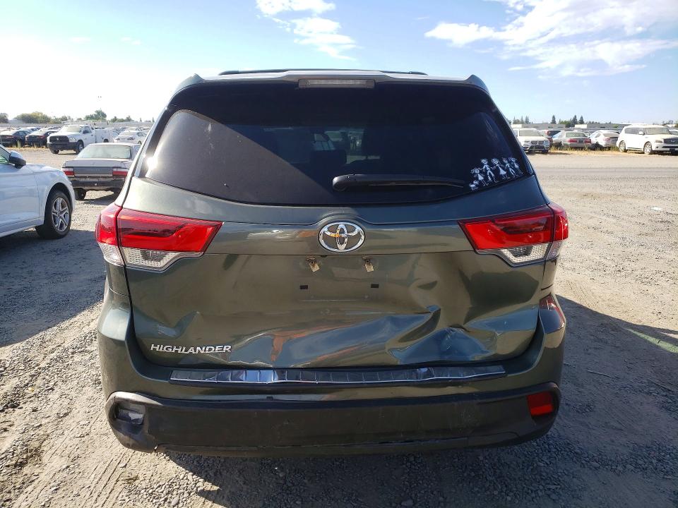 67753686 :رقم المزاد ، 5TDZZRFH1JS258900 vin ، 2018 Toyota Highlander مزاد بيع