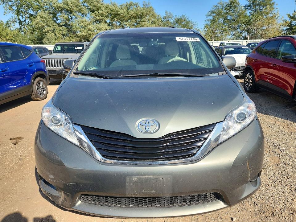 67917746 :رقم المزاد ، 5TDKK3DC0ES499492 vin ، 2014 Toyota Sienna مزاد بيع