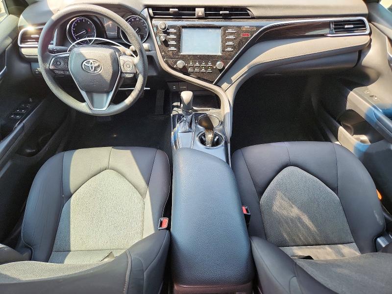 67700636 :رقم المزاد ، 4T1B11HK4JU656371 vin ، 2018 Toyota Camry مزاد بيع