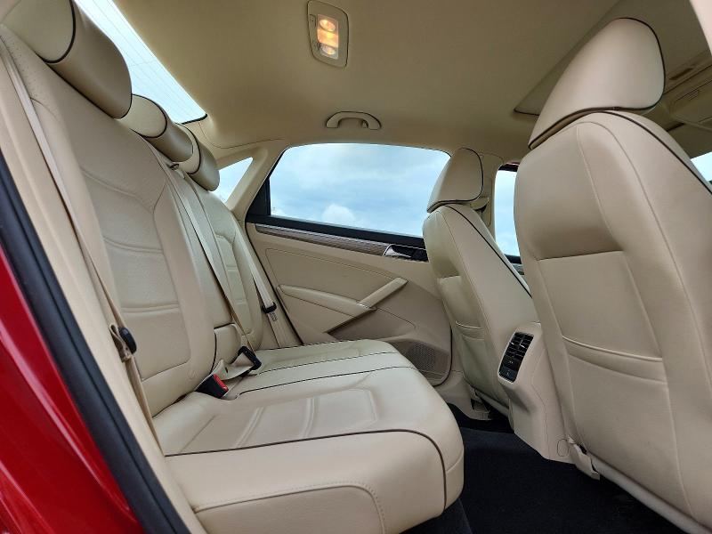 68282286 :رقم المزاد ، 1VWBT7A37HC055795 vin ، 2017 Volkswagen Passat مزاد بيع