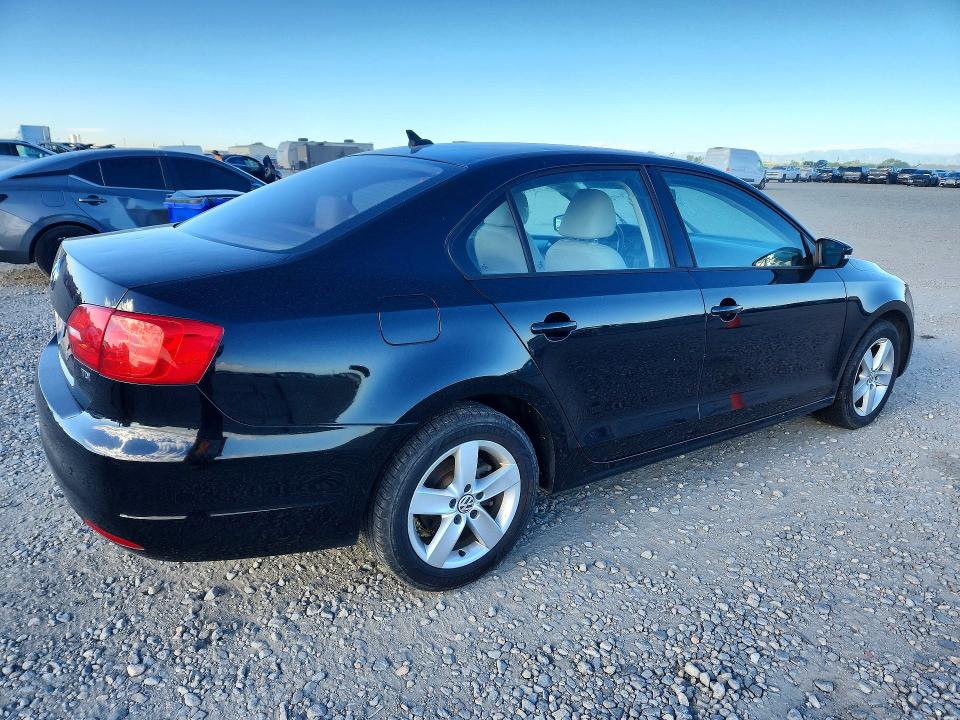 67553726 :رقم المزاد ، 3VWLL7AJ1BM059155 vin ، 2011 Volkswagen Jetta مزاد بيع