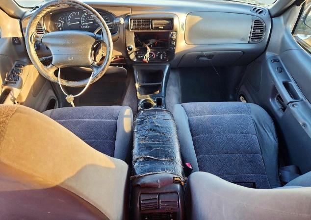 2000 Ford Explorer მანქანა იყიდება აუქციონზე, vin: 1FMZU63E0YZA92042, აუქციონის ნომერი: 70049526