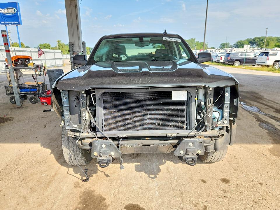 Продажа на аукционе авто 2018 Chevrolet Silverado, vin: 3GCUKREC2JG518899, номер лота: 67343486