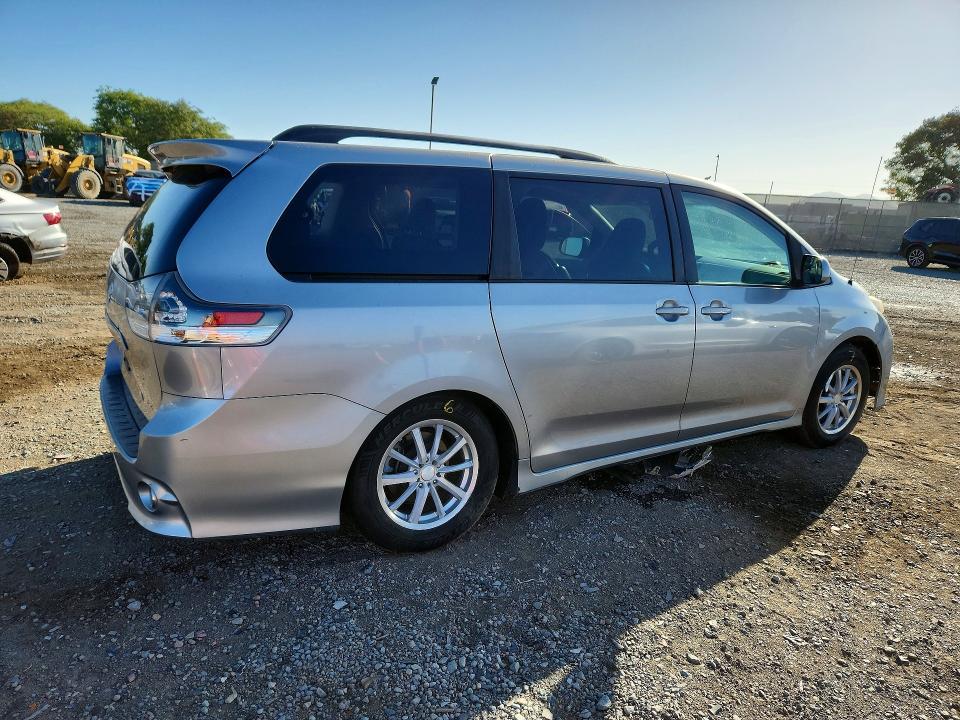 70889666 :رقم المزاد ، 5TDXK3DC5BS039651 vin ، 2011 Toyota Sienna مزاد بيع
