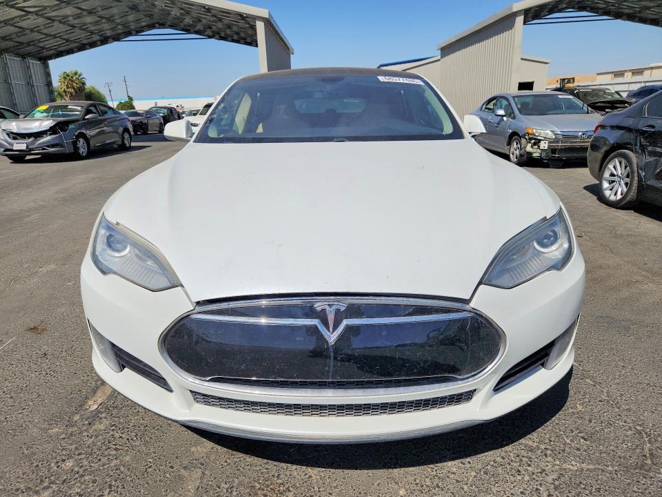 68577486 :رقم المزاد ، 5YJSA1CN9DFP23016 vin ، 2013 Tesla Model S مزاد بيع