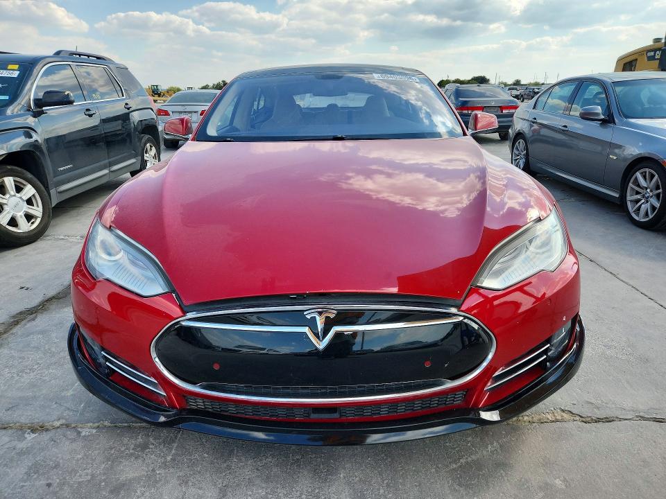 69403096 :رقم المزاد ، 5YJSA1H1XEFP30368 vin ، 2014 Tesla Model S مزاد بيع