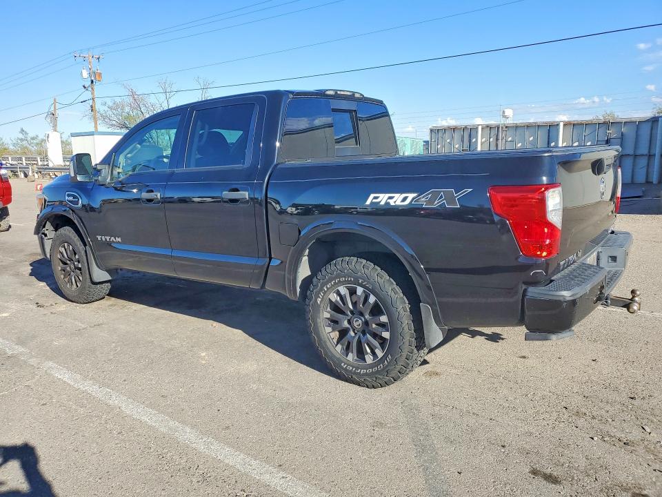 69878526 :رقم المزاد ، 1N6AA1E50HN551102 vin ، 2017 Nissan Titan مزاد بيع