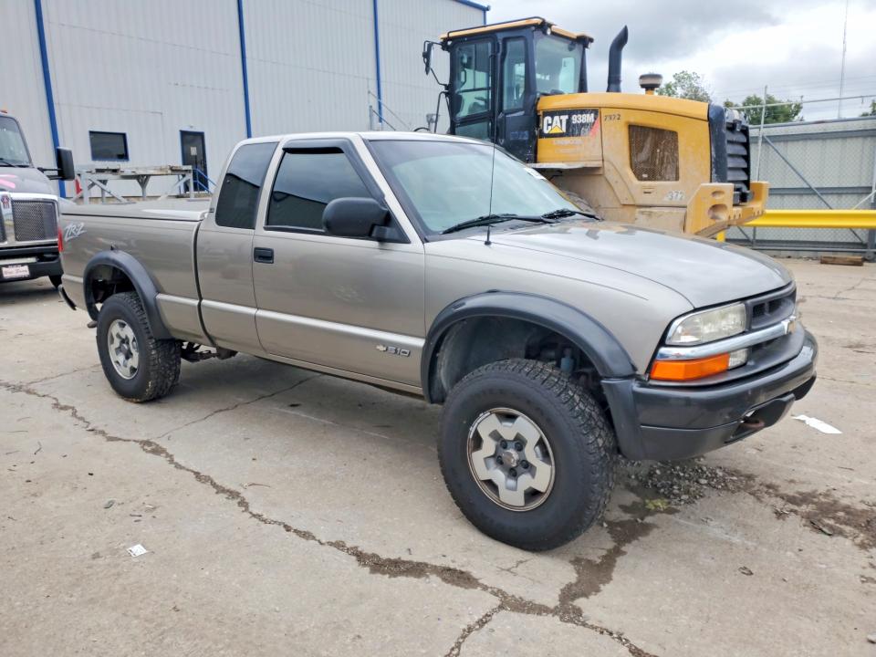 68636446 :رقم المزاد ، 1GCCT19X138204273 vin ، 2003 Chevrolet S Truck مزاد بيع