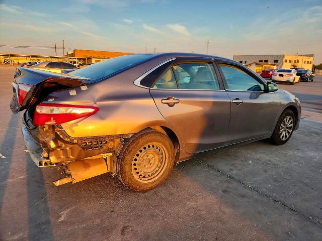 70355286 :رقم المزاد ، 4T4BF1FKXGR530521 vin ، 2016 Toyota Camry مزاد بيع