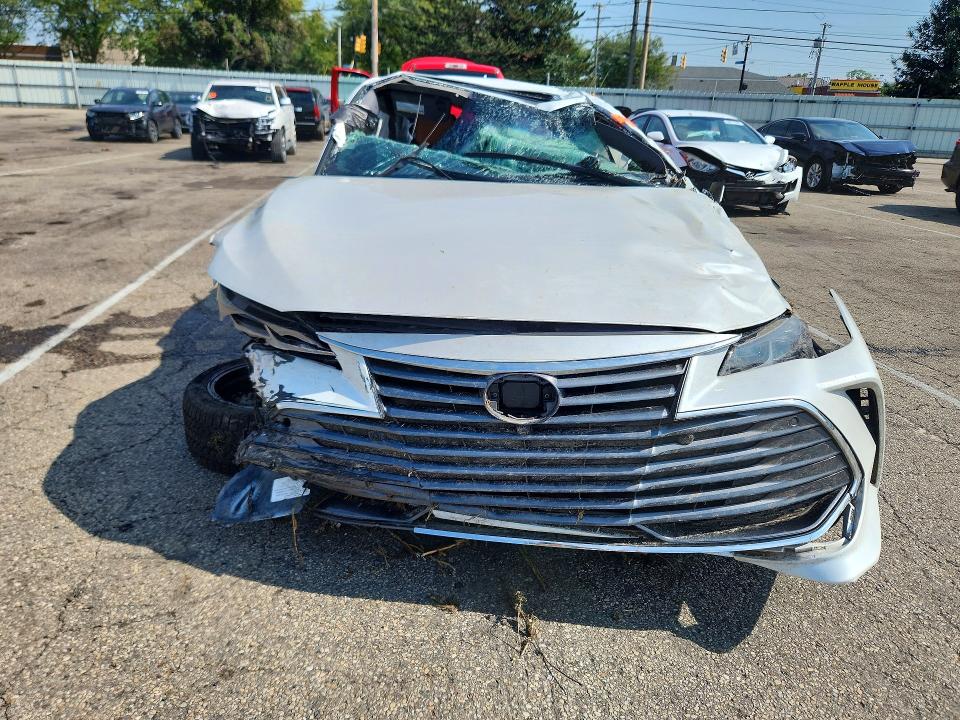 68775646 :رقم المزاد ، 4T1DA1AB4NU013382 vin ، 2022 Toyota Avalon مزاد بيع