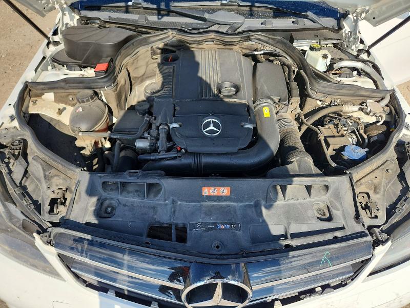 2015 Mercedes-benz C მანქანა იყიდება აუქციონზე, vin: WDDGJ4HB0FG371724, აუქციონის ნომერი: 67203336