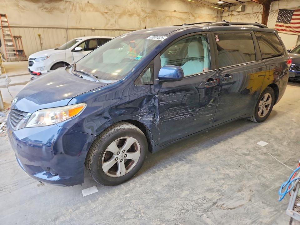 2012 Toyota Sienna მანქანა იყიდება აუქციონზე, vin: 5TDKK3DC7CS208905, აუქციონის ნომერი: 70601026