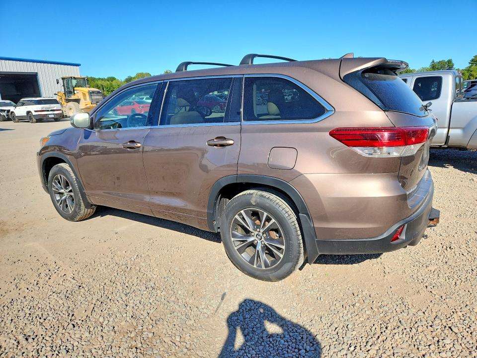 69598506 :رقم المزاد ، 5TDBZRFH5JS495245 vin ، 2018 Toyota Highlander مزاد بيع