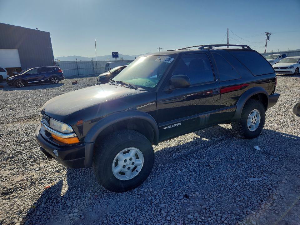 69032086 :رقم المزاد ، 1GNCT18W0YK104630 vin ، 2000 Chevrolet Blazer مزاد بيع