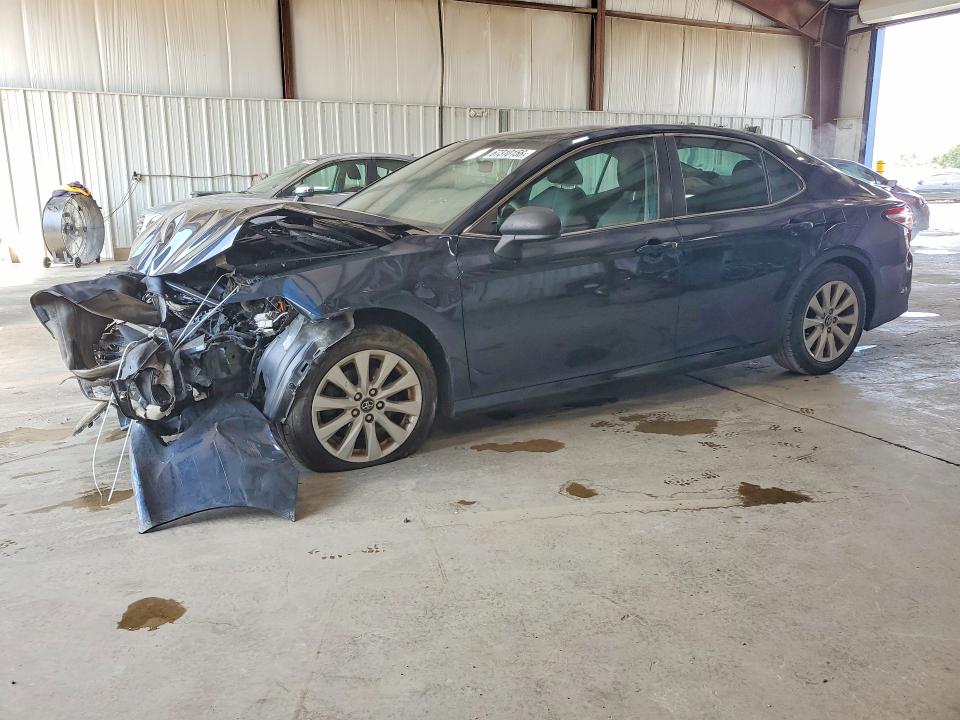 67310156 :رقم المزاد ، 4T1B11HK6JU604384 vin ، 2018 Toyota Camry مزاد بيع