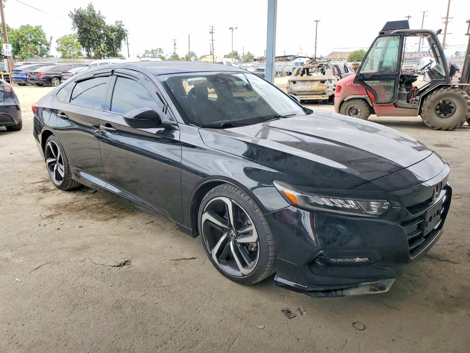 Продажа на аукционе авто 2018 Honda Accord, vin: 1HGCV1F39JA183997, номер лота: 69433676