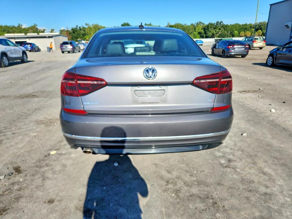 67899316 :رقم المزاد ، 1VWAA7A37JC001761 vin ، 2018 Volkswagen Passat مزاد بيع