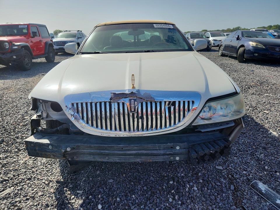 69304956 :رقم المزاد ، 1LNHM83W64Y632638 vin ، 2004 Lincoln Town Car مزاد بيع