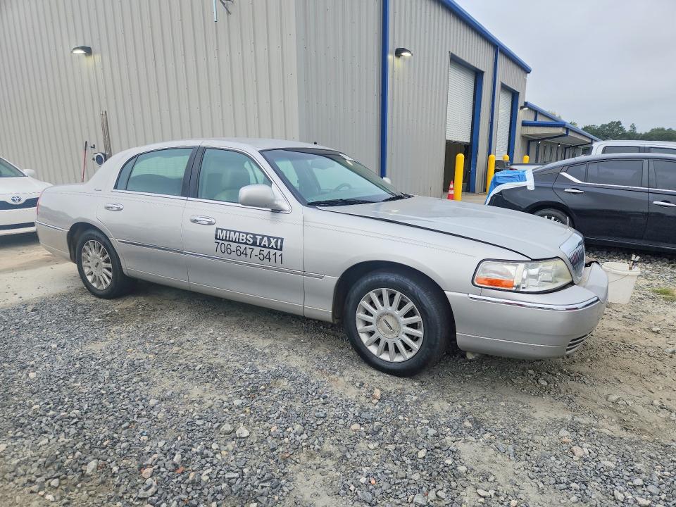 68387546 :رقم المزاد ، 1LNHM81W85Y614047 vin ، 2005 Lincoln Town Car مزاد بيع