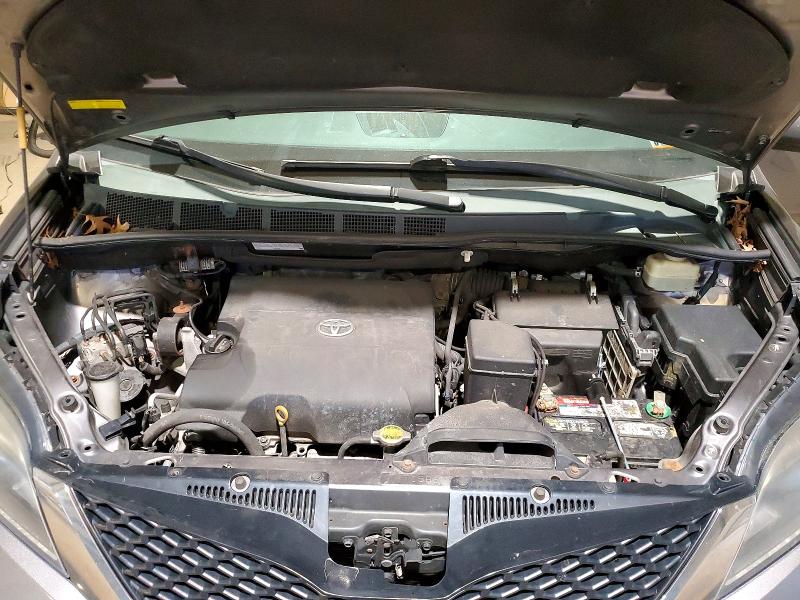 67343046 :رقم المزاد ، 5TDXK3DC5FS596565 vin ، 2015 Toyota Sienna مزاد بيع