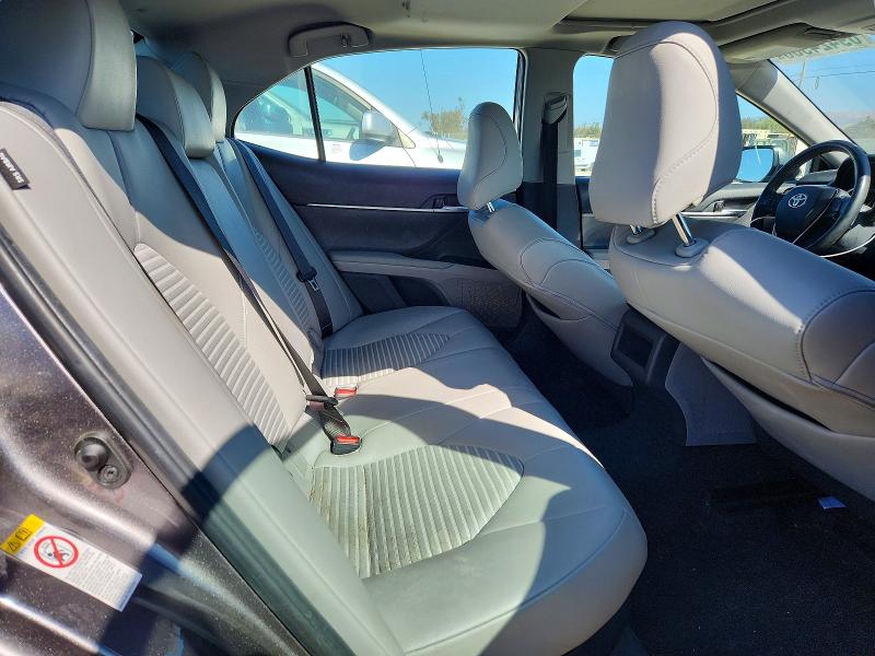 69424986 :رقم المزاد ، 4T1B21HK2JU505543 vin ، 2018 Toyota Camry Hybrid مزاد بيع