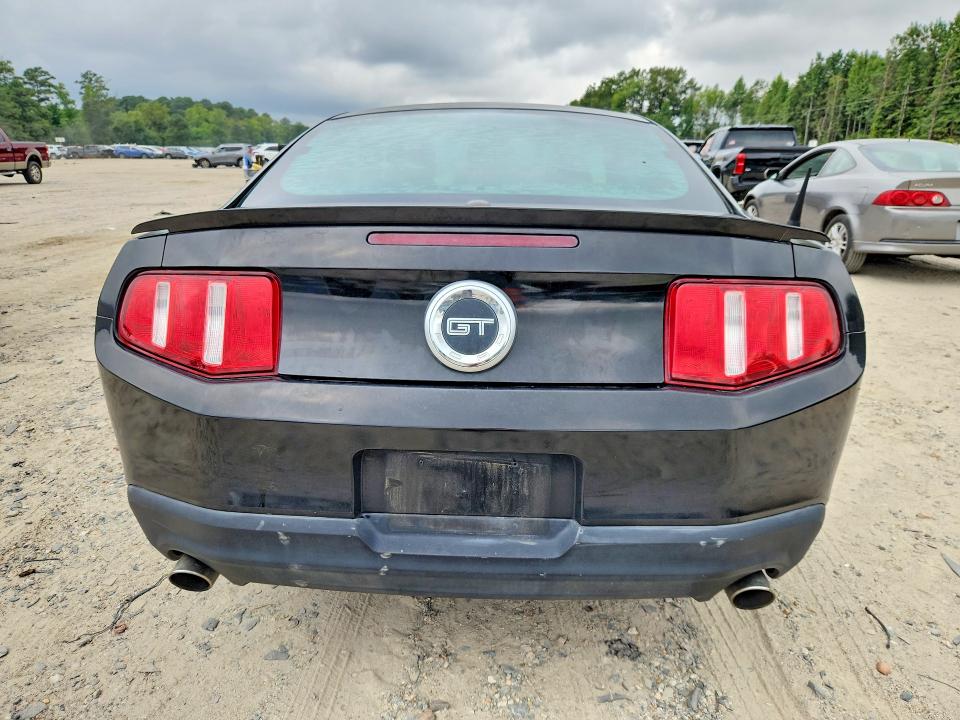 68060106 :رقم المزاد ، 1ZVBP8CH2A5139360 vin ، 2010 Ford Mustang مزاد بيع