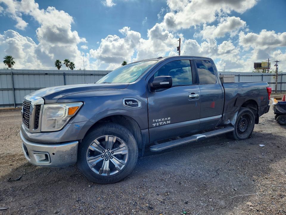 70437306 :رقم المزاد ، 1N6AA1C61HN572018 vin ، 2017 Nissan Titan مزاد بيع