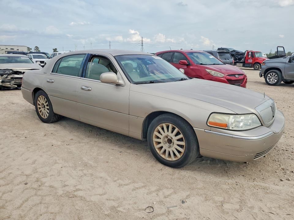 66925306 :رقم المزاد ، 1LNHM82WX3Y622131 vin ، 2003 Lincoln Town Car مزاد بيع