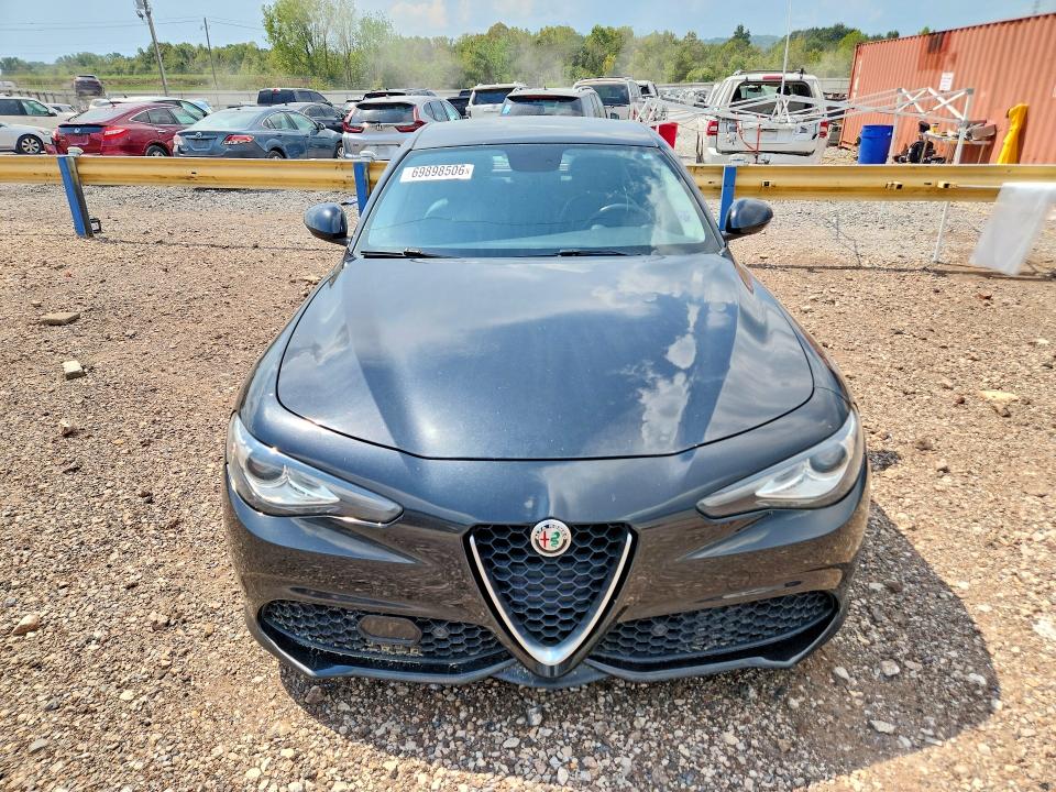 69898506 :رقم المزاد ، ZARFAEBN7H7539236 vin ، 2017 Alfa Romeo Giulia مزاد بيع