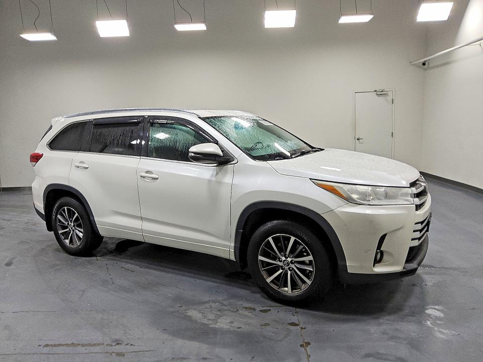 Продажа на аукционе авто 2017 Toyota Highlander, vin: 5TDJZRFH2HS473709, номер лота: 70867606