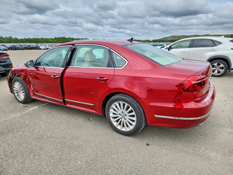 68282286 :رقم المزاد ، 1VWBT7A37HC055795 vin ، 2017 Volkswagen Passat مزاد بيع