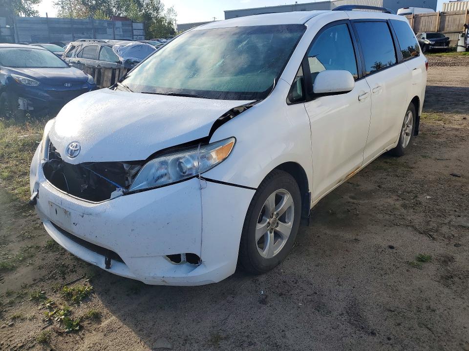 Aukcja sprzedaży 2015 Toyota Sienna, vin: 5TDKK3DC3FS567057, numer aukcji: 68027936