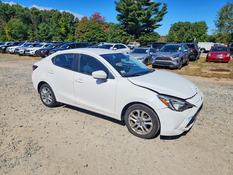 Продажа на аукционе авто 2017 Toyota Yaris Ia, vin: 3MYDLBYV7HY165227, номер лота: 69641626