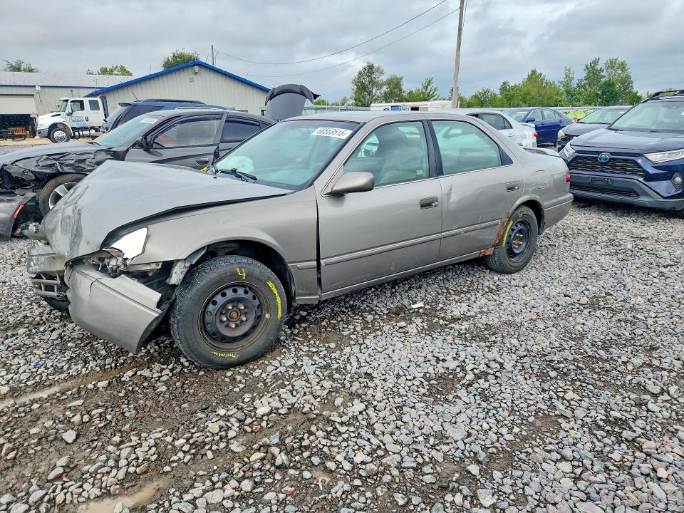 68553516 :رقم المزاد ، 4T1BG22K0WU310659 vin ، 1998 Toyota Camry مزاد بيع