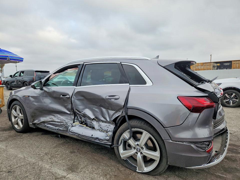 Auction sale of the 2019 Audi E-tron, vin: WA1LAAGE8KB010522, lot number: 69080996