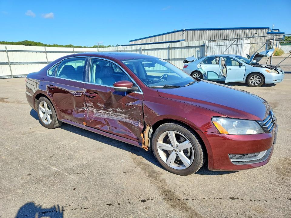69072626 :رقم المزاد ، 1VWBP7A39DC001414 vin ، 2013 Volkswagen Passat مزاد بيع