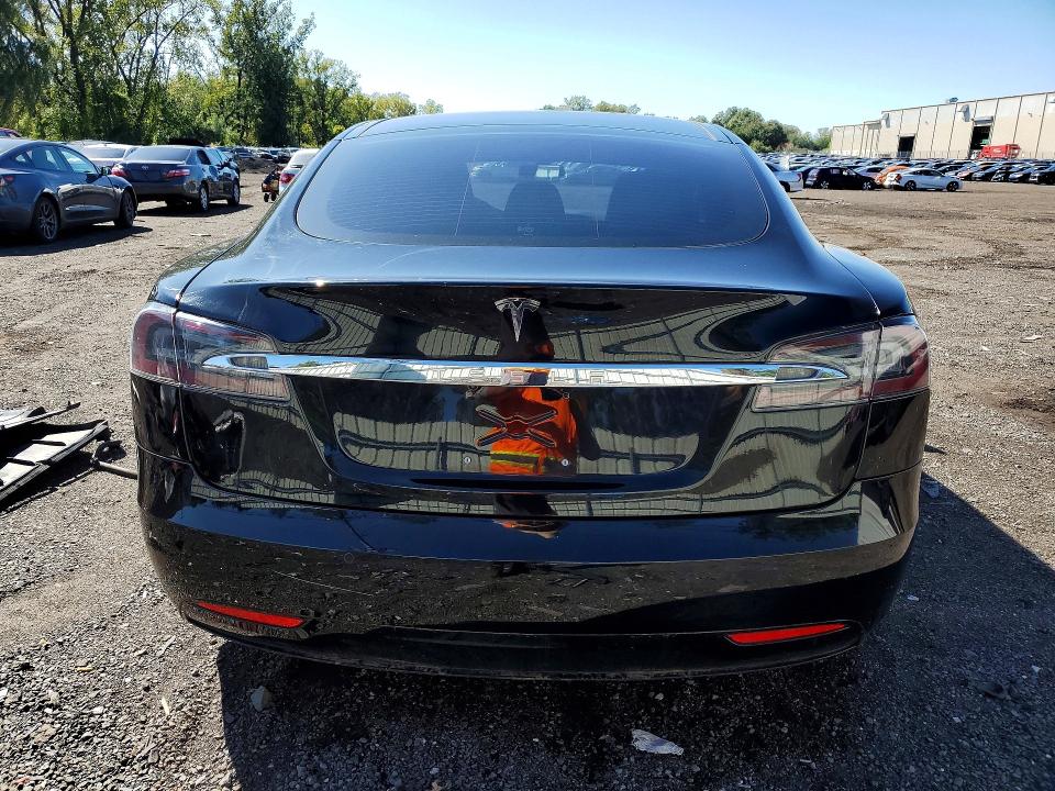 68523726 :رقم المزاد ، 5YJSA1E26GF152544 vin ، 2016 Tesla Model S مزاد بيع