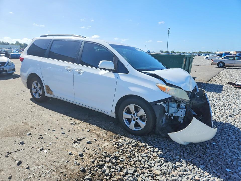 69599786 :رقم المزاد ، 5TDKK3DC1FS682479 vin ، 2015 Toyota Sienna مزاد بيع