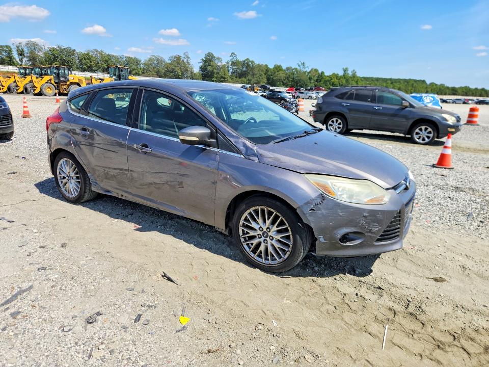 67729666 :رقم المزاد ، 1FADP3N22EL189996 vin ، 2014 Ford Focus مزاد بيع