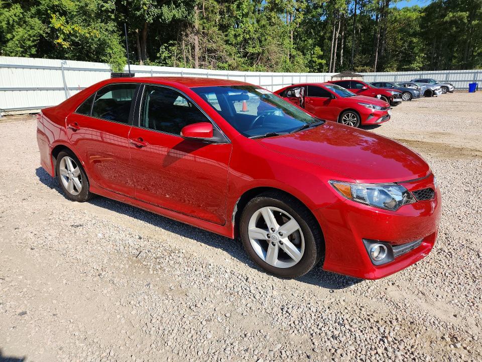 68001196 :رقم المزاد ، 4T1BF1FK5CU562801 vin ، 2012 Toyota Camry مزاد بيع